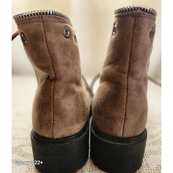 Qupid stylish brown outdoor hiking ankle boot w/zipper & eyelet lace-up accents - Picture 8 of 11
